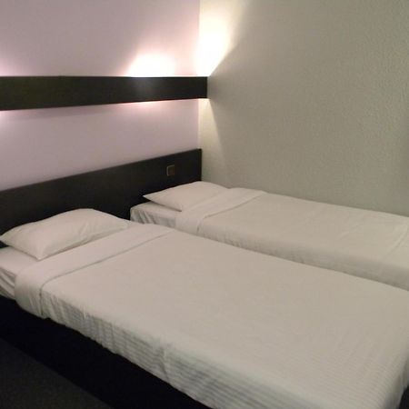 Class-Hotel Пуатьє Екстер'єр фото