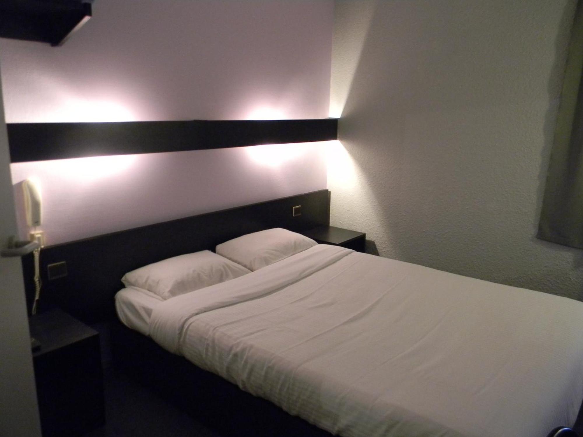 Class-Hotel Пуатьє Екстер'єр фото