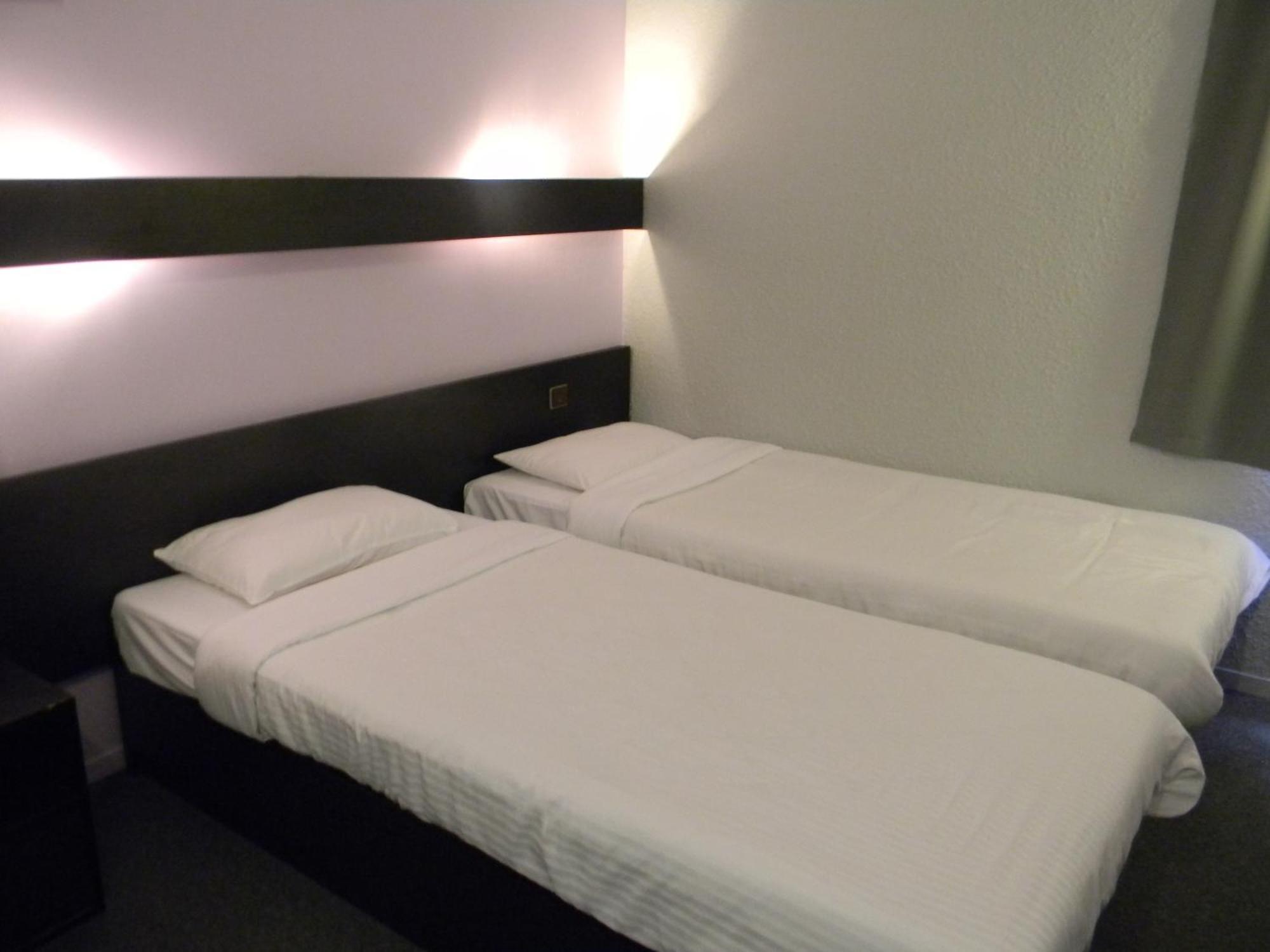 Class-Hotel Пуатьє Екстер'єр фото