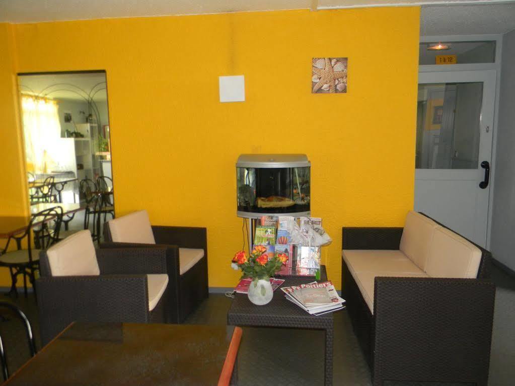 Class-Hotel Пуатьє Екстер'єр фото
